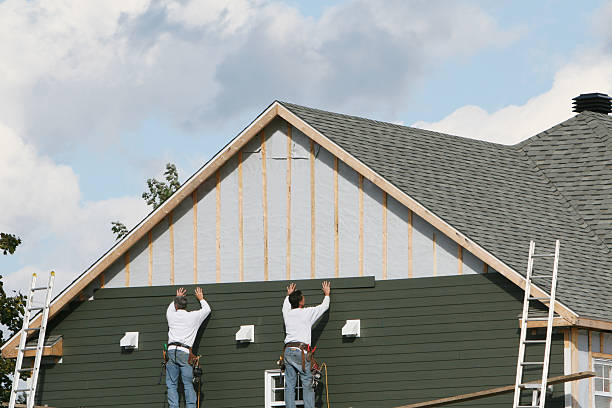 Professional Siding Replacement technician working in Alexandria, OH